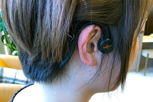 使用骨传导耳机进行辨音训练